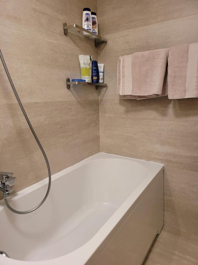 Family Friendly With Kids Room, Quiet And Peaceful Bukarest Exteriör bild